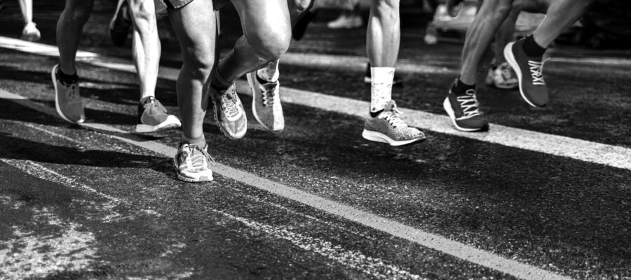 Laufende Menschen in einem Marathon